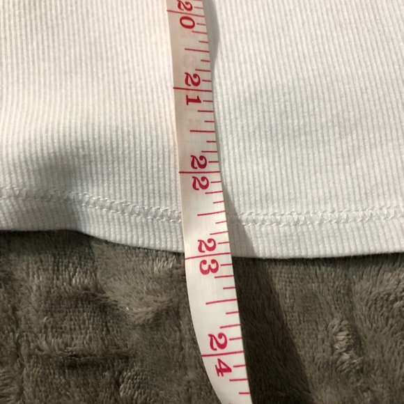 Size L White Tank top with a hint of shimmer - Picture 4 of 5